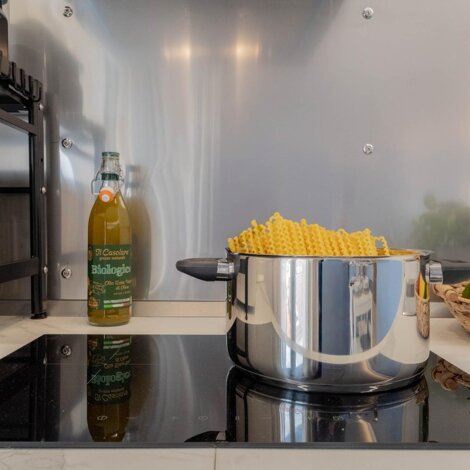Lakeview Attico Saini kitchen independent
